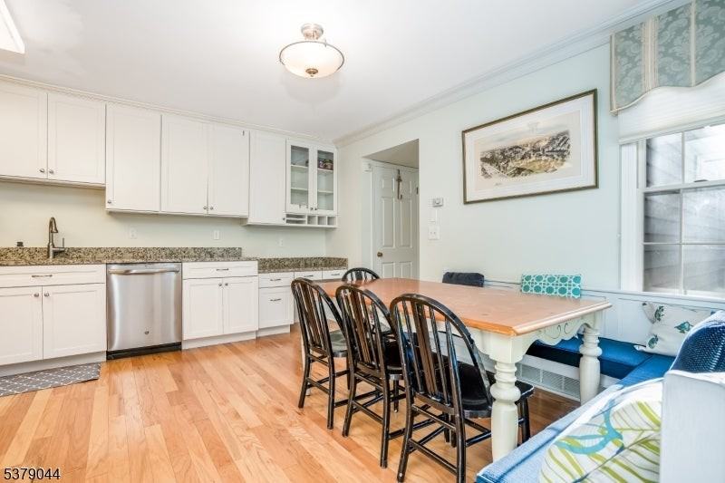 36 Eton Ct - Photo 4 of 31