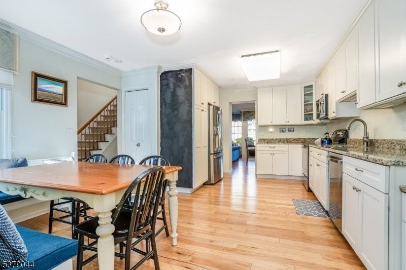 36 Eton Ct - Photo 7 of 31