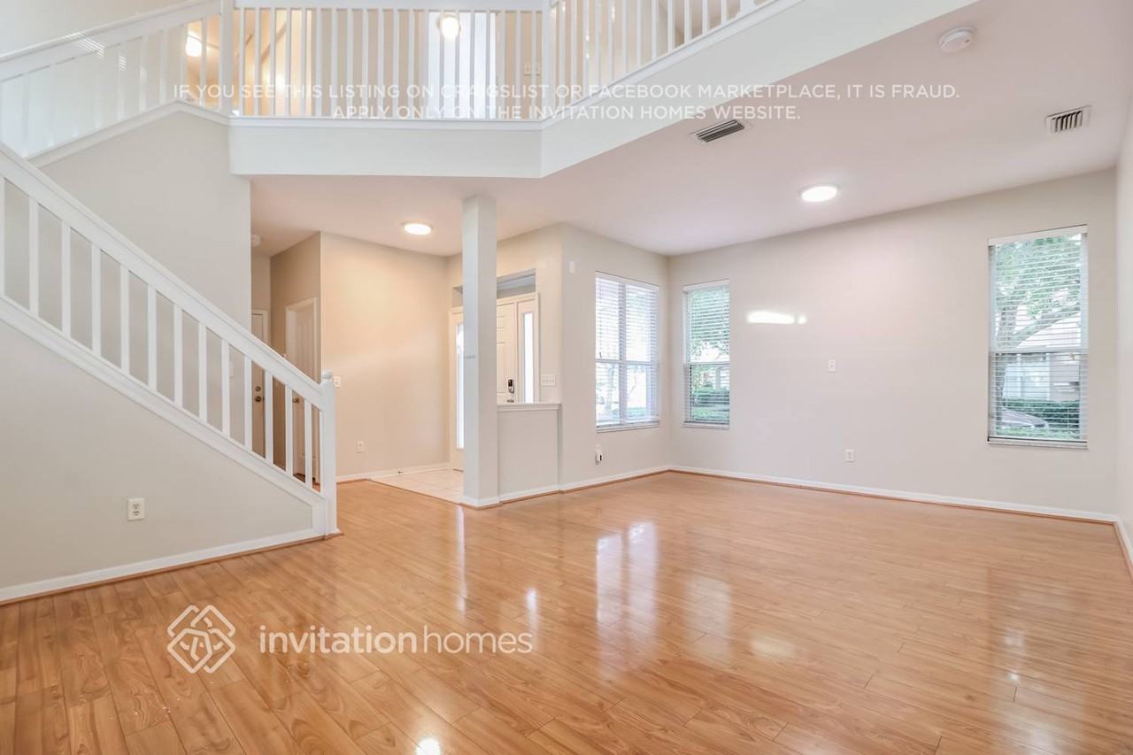 12019 Deacons Croft Ln - Photo 3 of 18