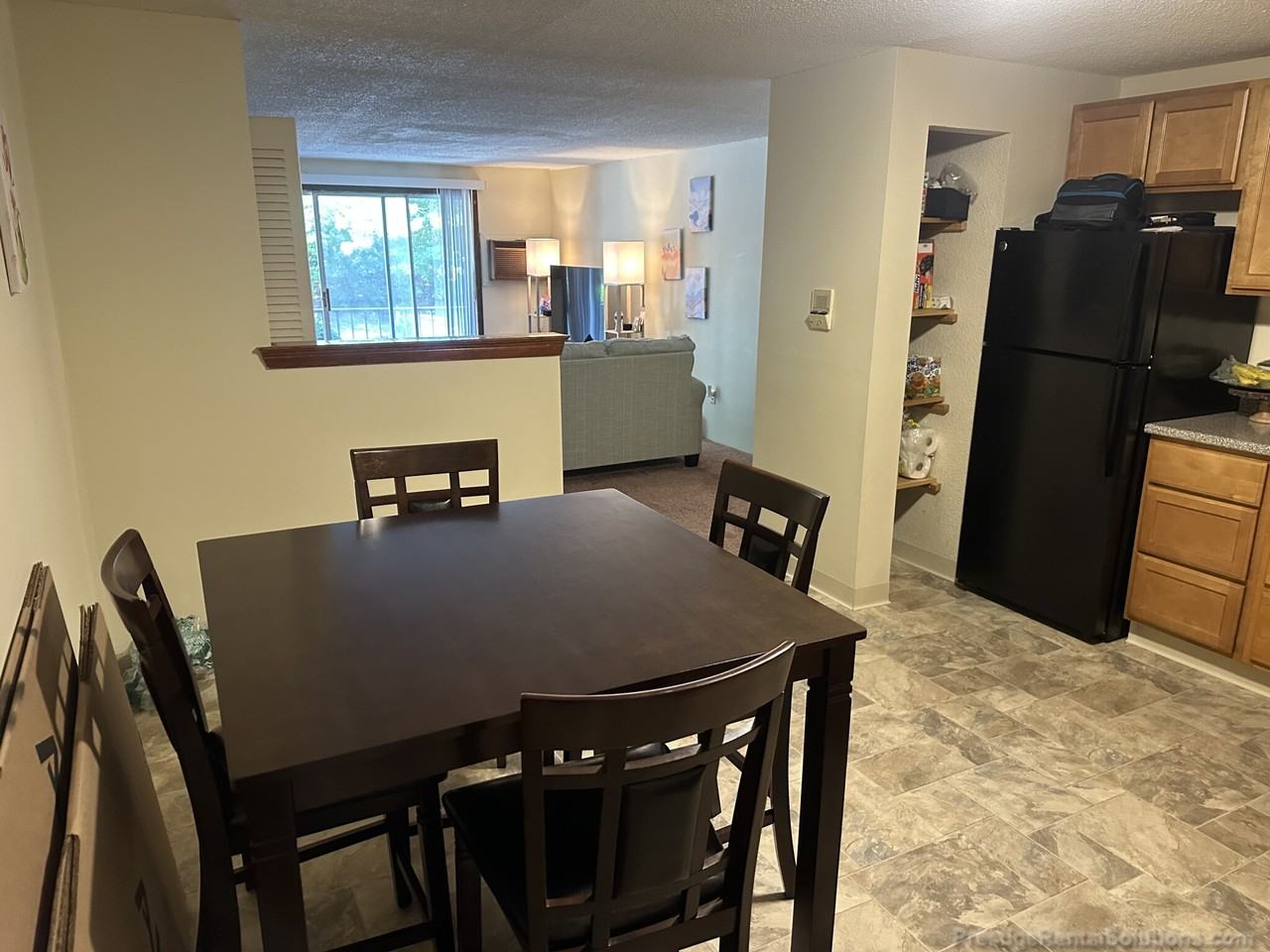 Manchester St #8 - Photo 3 of 17