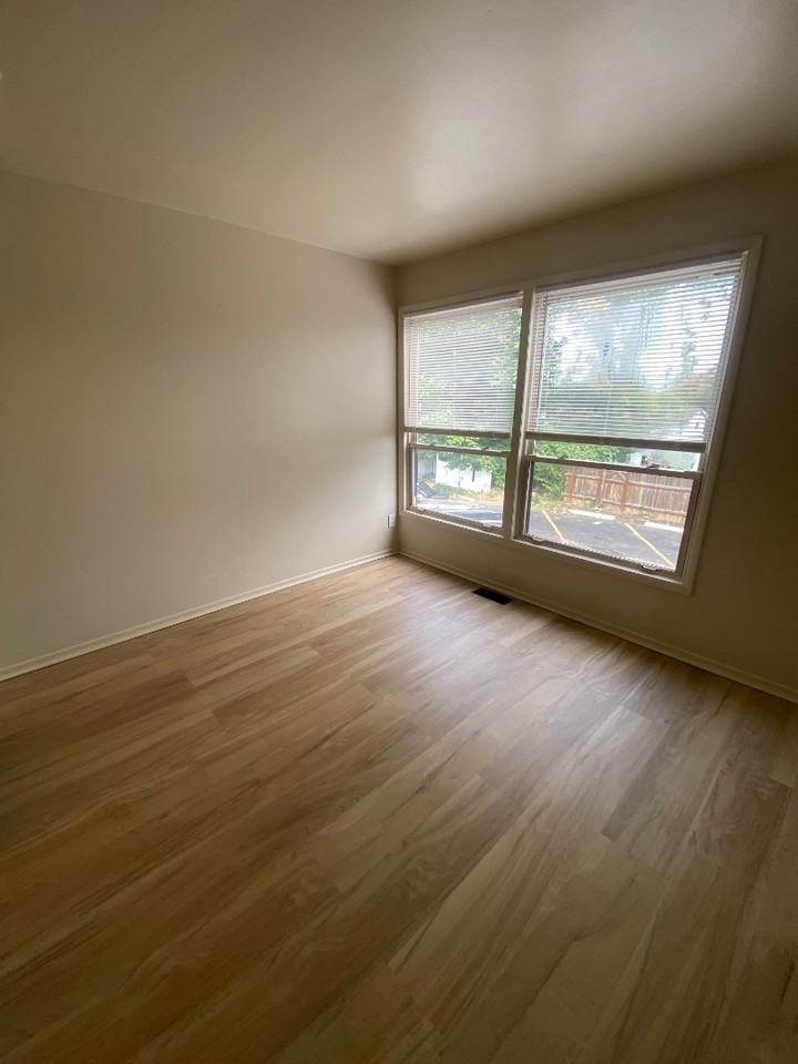 3729 Morganford Rd #G - Photo 5 of 7