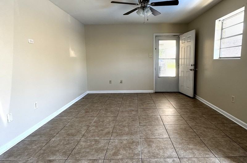 208 W Genie St - Photo 2 of 6