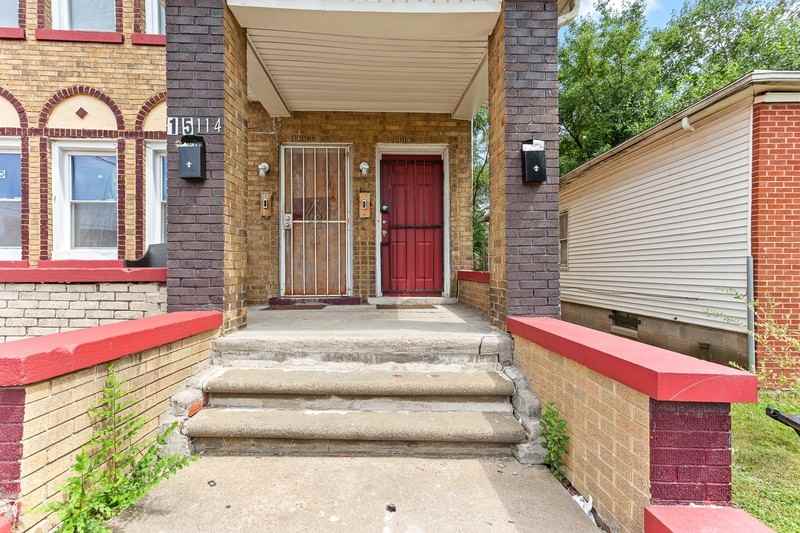 15114 Quincy St - Photo 2 of 12