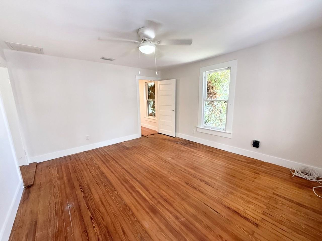 2145 Oak St - Photo 3 of 12