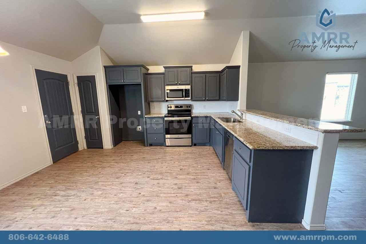 1306 Kingston St - Photo 2 of 24