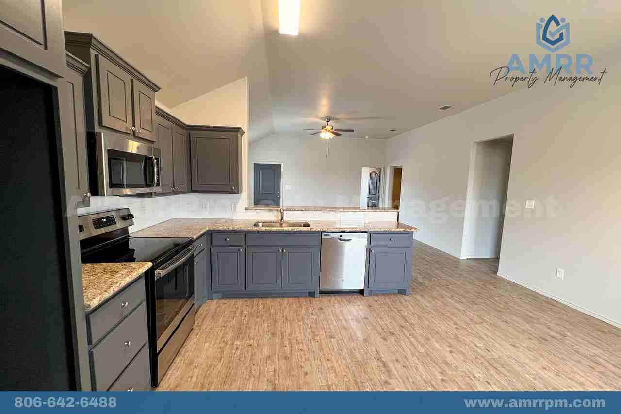 1306 Kingston St - Photo 4 of 24