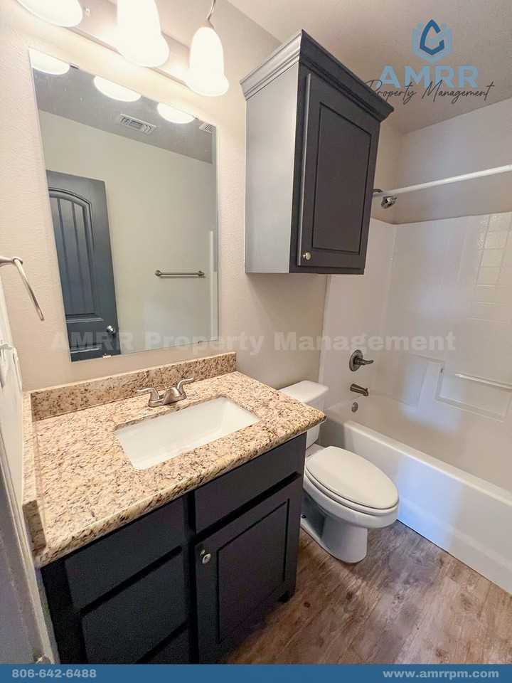 1306 Kingston St - Photo 7 of 24