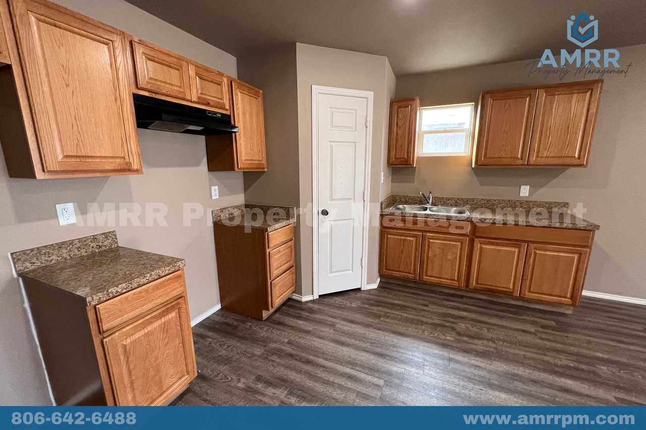 314 E Ursuline St - Photo 3 of 18