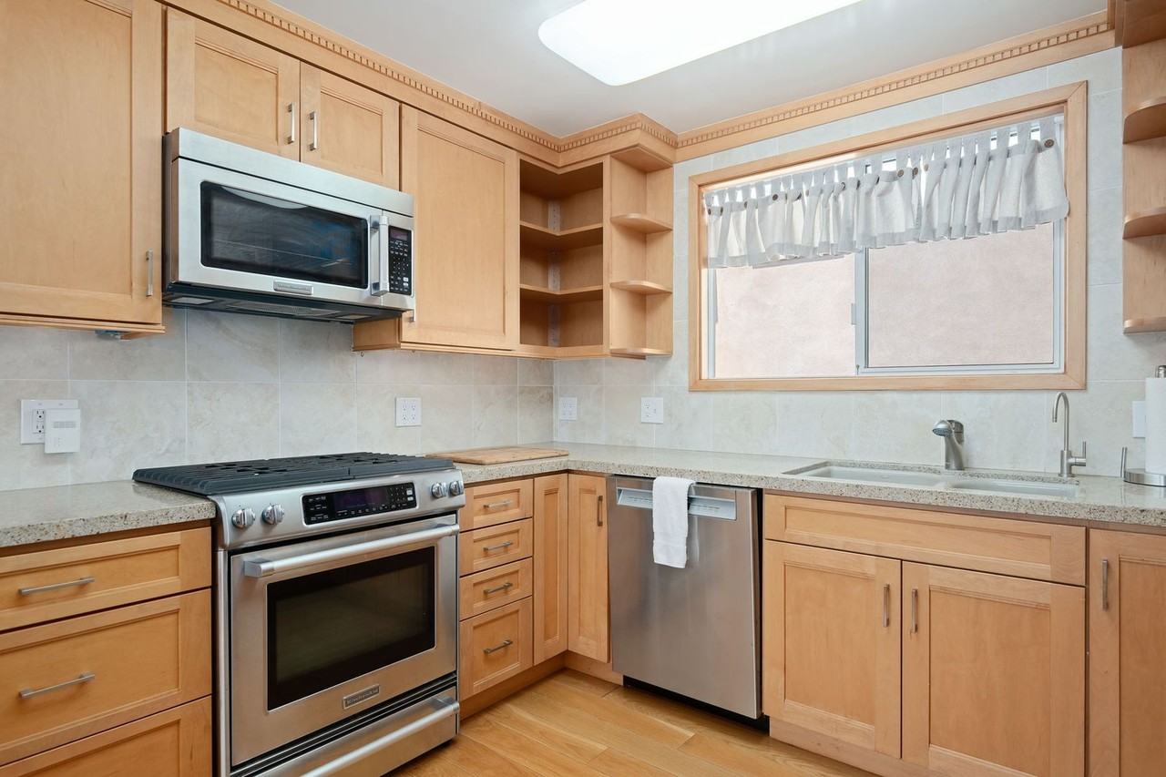 416 1/2 E Anapamu St - Photo 6 of 22