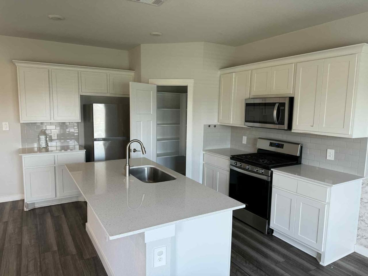 1218 Amistad Loop #NA - Photo 7 of 22