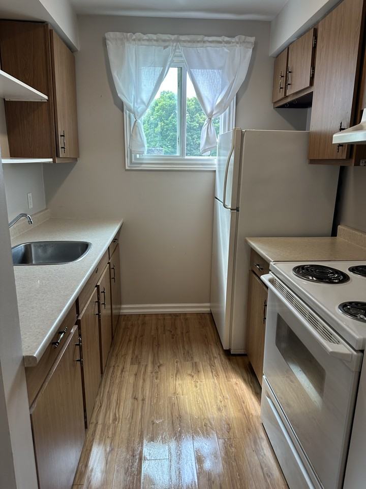 14 Yonge Street South #12 - Photo 3 of 6