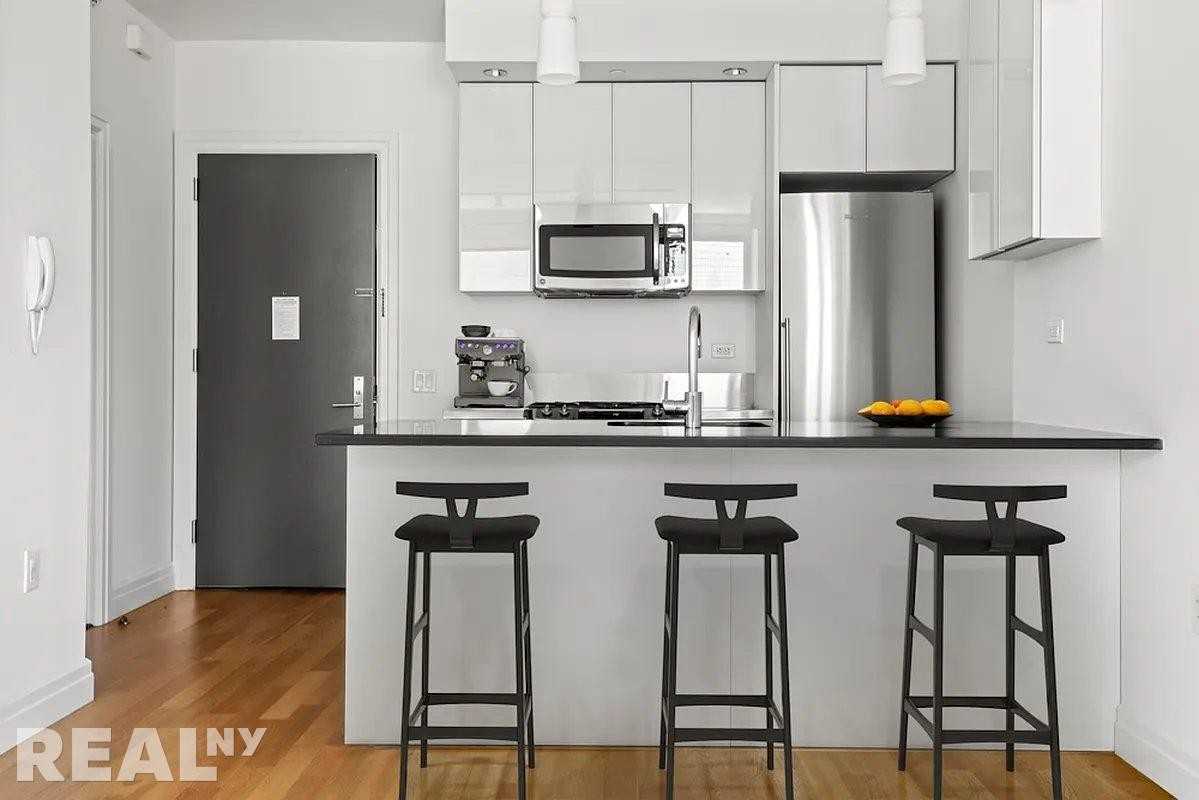 W 54th St #1058 - Photo 3 of 14