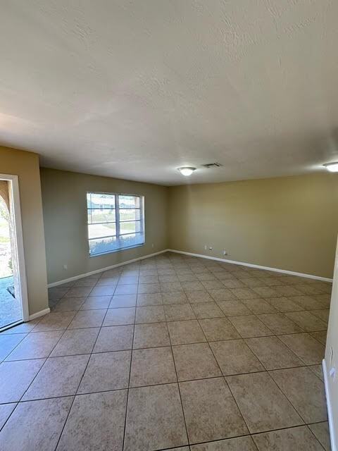 3614 Southwest 7th Place - Photo 3 of 16