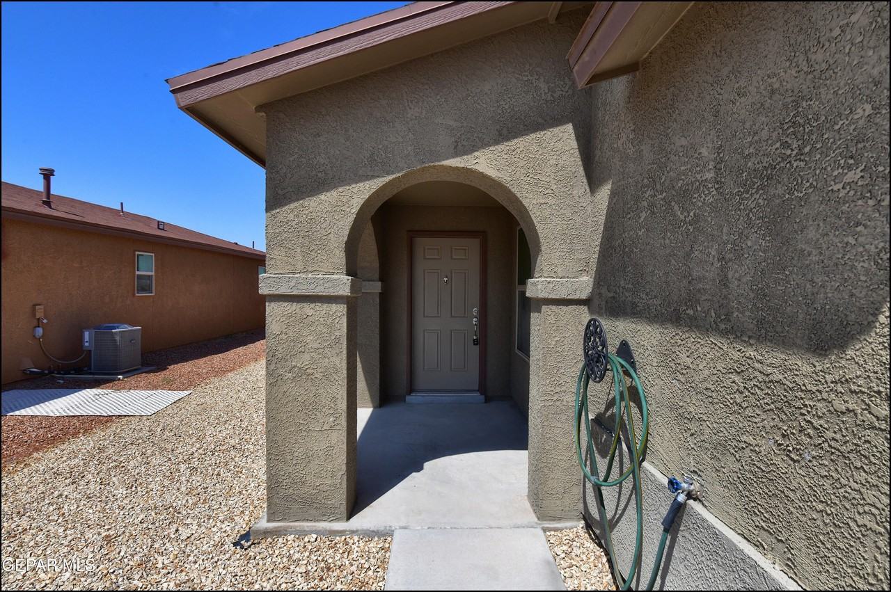 741 Nuevo Desierto Dr - Photo 7 of 41