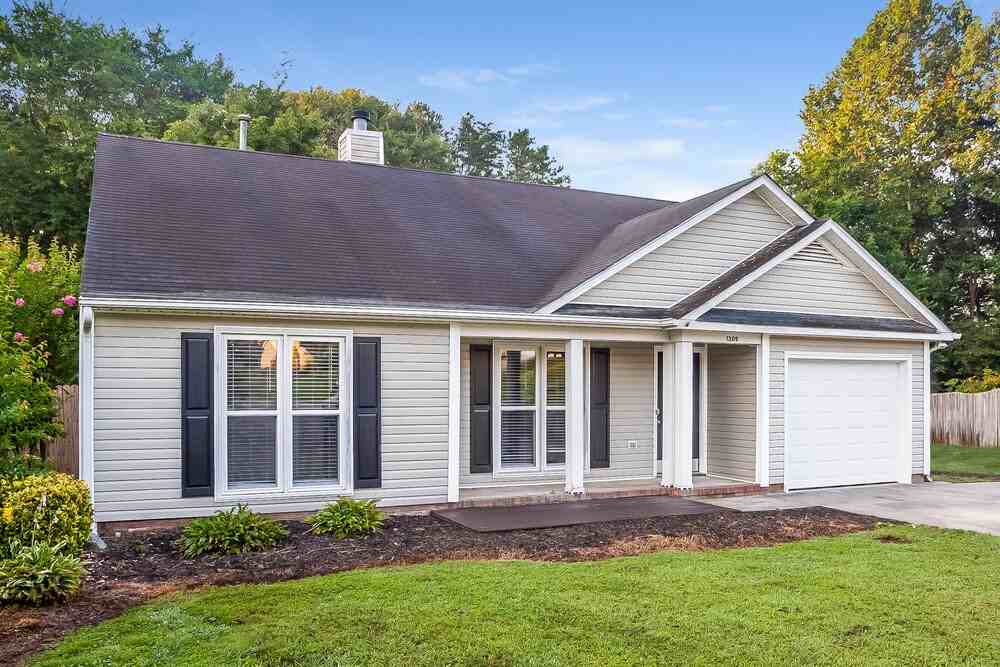 1309 Southwind Ct Sw - Photo 3 of 16