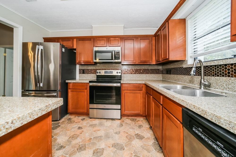 3167 Laurel Grv S - Photo 7 of 16