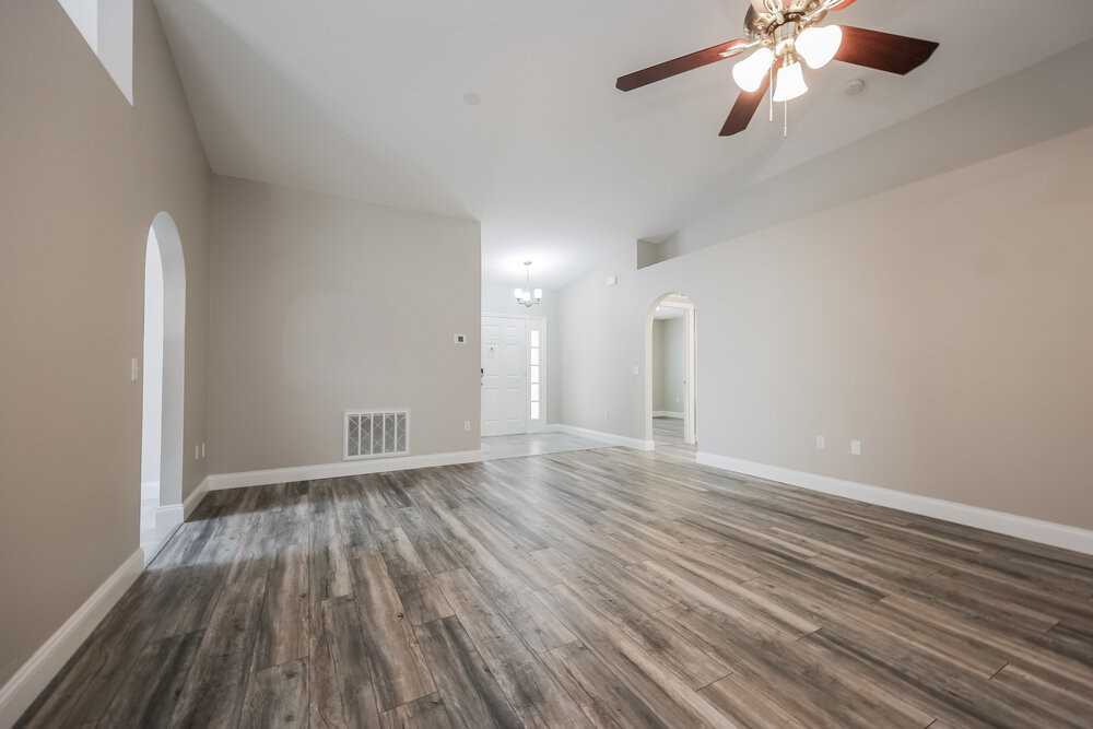 2147 Sandridge Cir - Photo 3 of 16