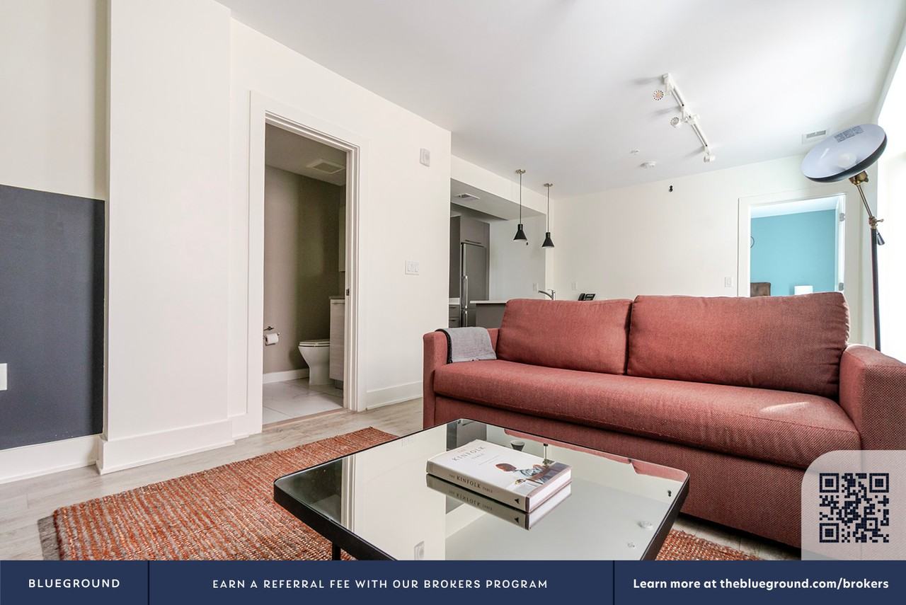 816 Potomac Avenue Southeast - Photo 5 of 26