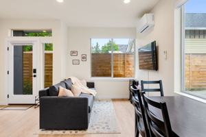 featured image of 823 Ne 70th St