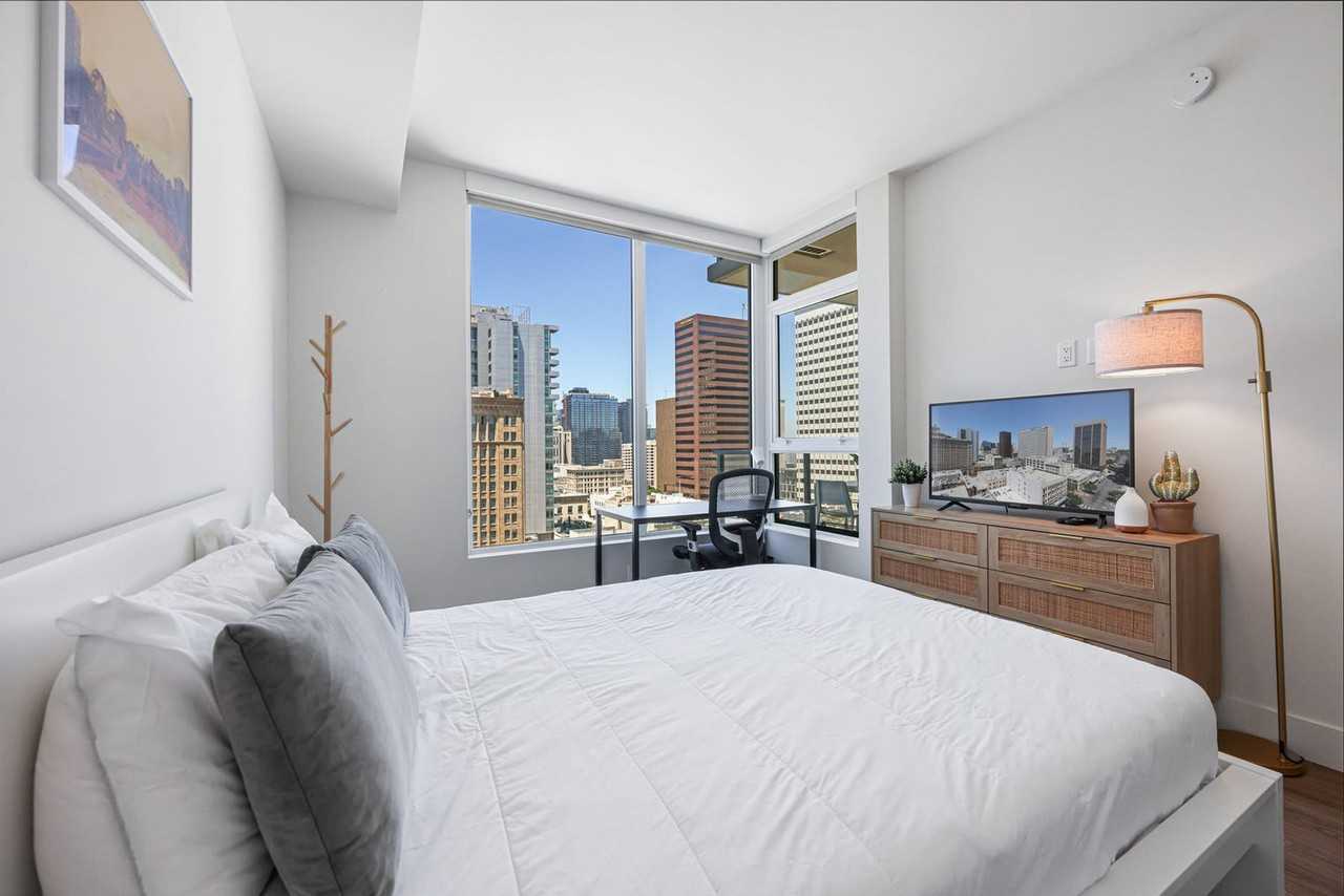 702 Broadway - Photo 4 of 75