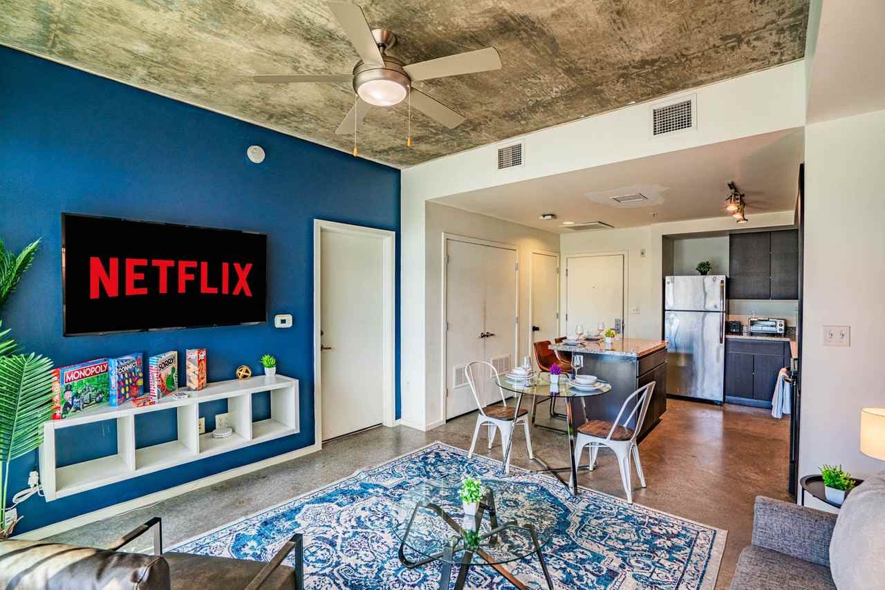 913 N 3rd St #1263032P - Photo 2 of 50