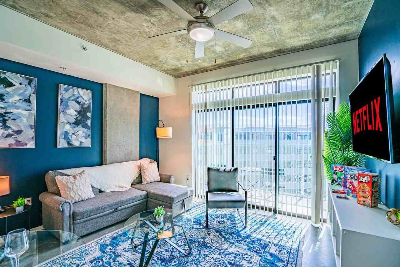 913 N 3rd St #1263032P - Photo 3 of 50