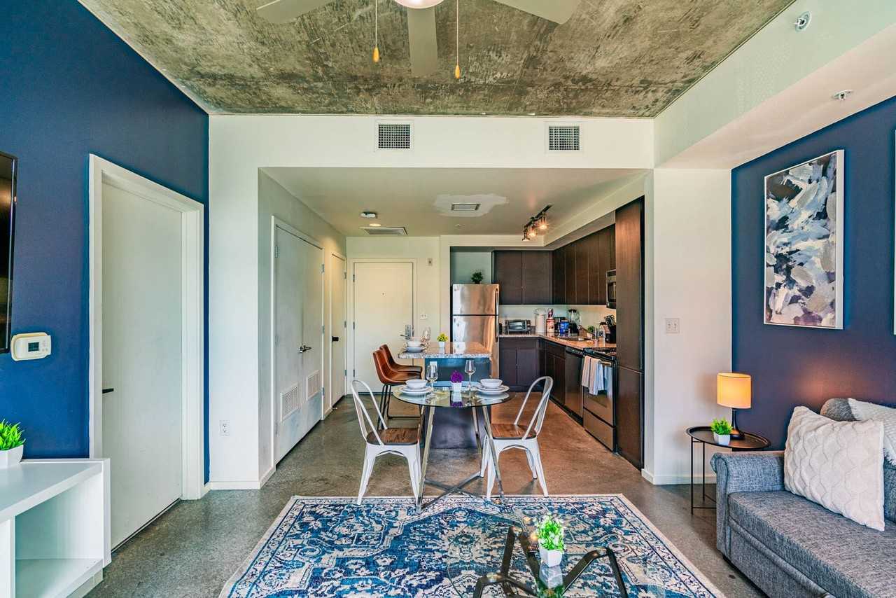 913 N 3rd St #1263032P - Photo 4 of 50