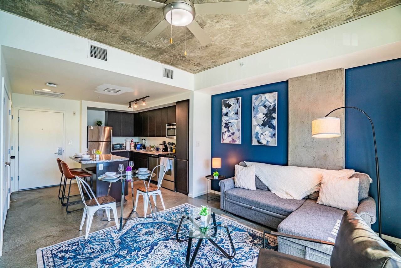 913 N 3rd St #1263032P - Photo 5 of 50