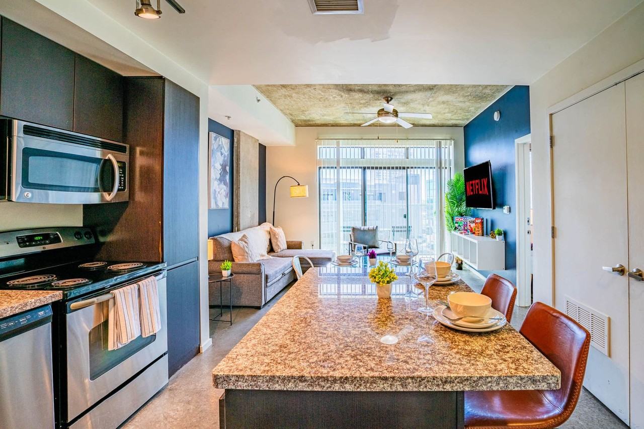 913 N 3rd St #1263032P - Photo 6 of 50