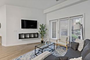 205 S Kings Dr - Photo 1 of 1