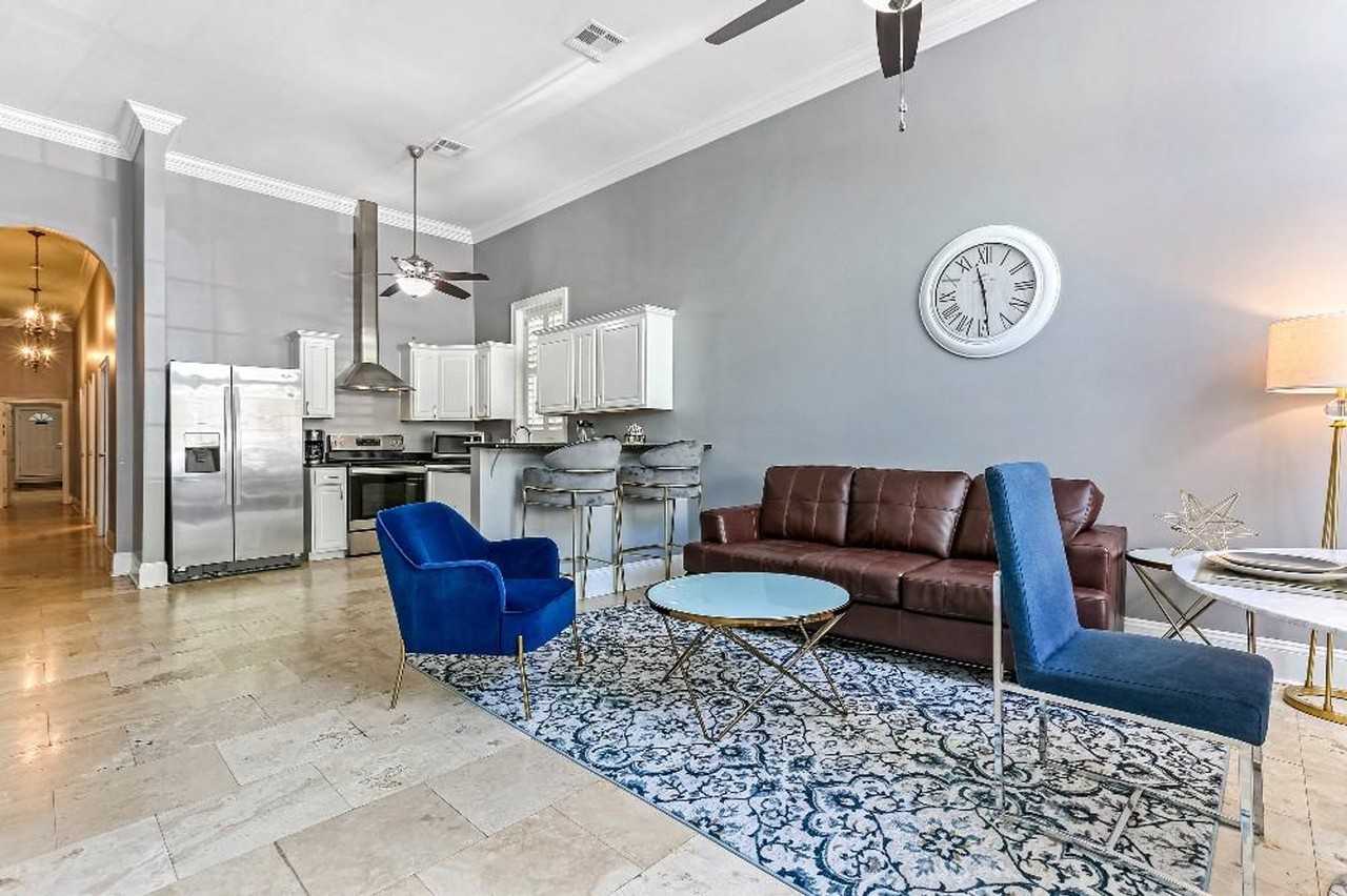 1208 Carondelet St #1267151P - Photo 2 of 28