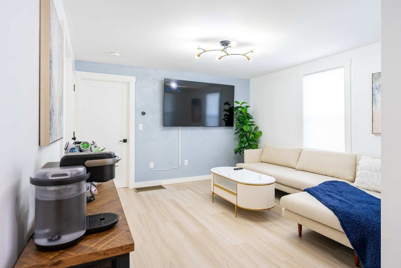 42 White Street Pl #1271288P - Photo 2 of 37