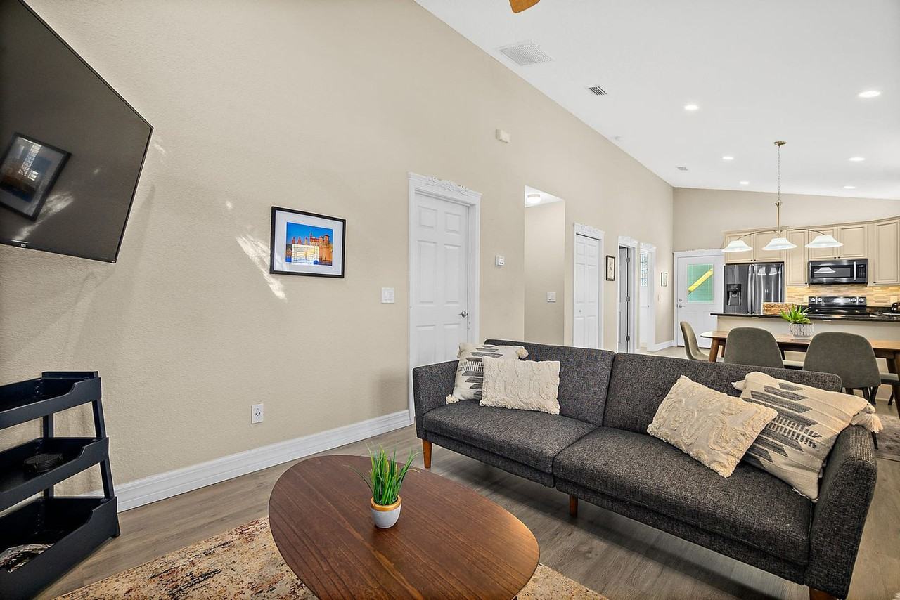 104 Cedar St #1281914P - Photo 7 of 38