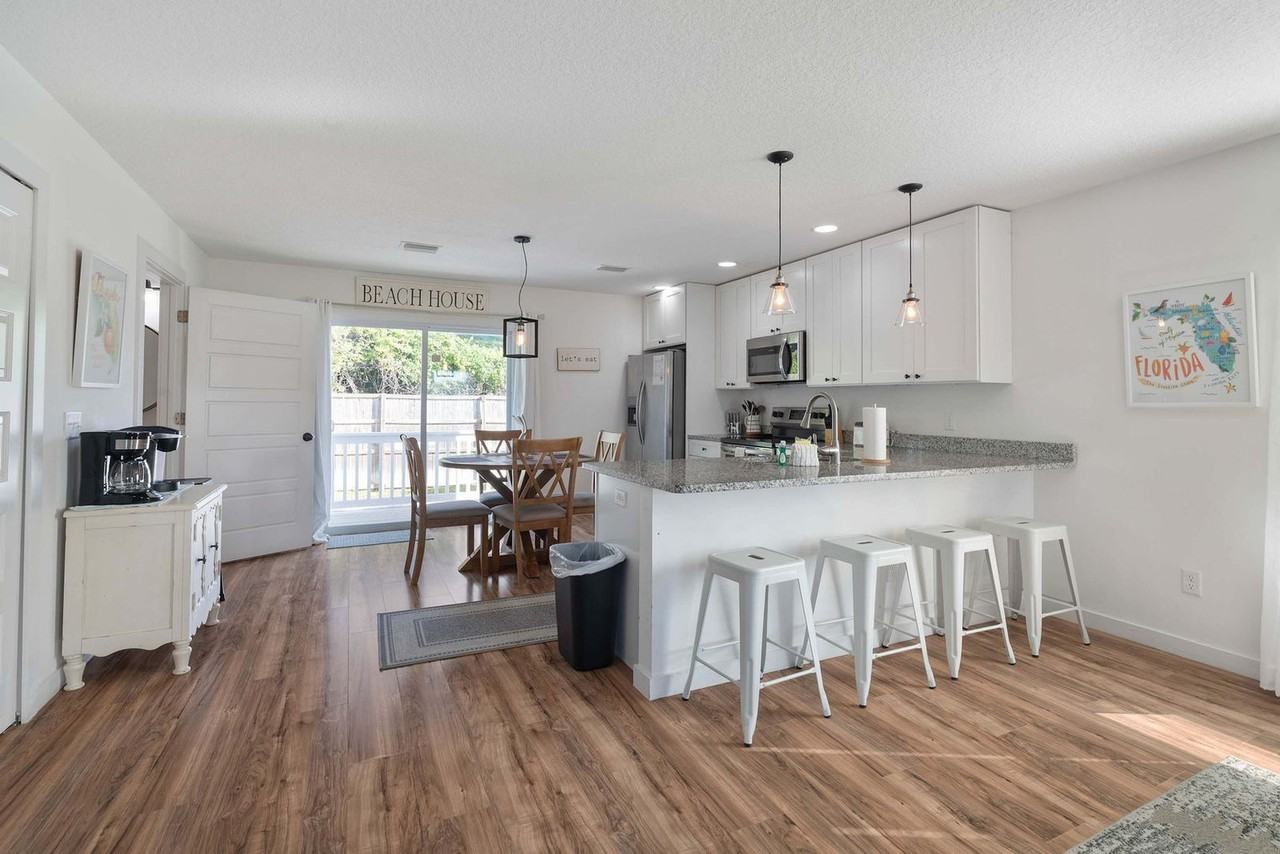 302 Twelvth St #1281935P - Photo 3 of 43