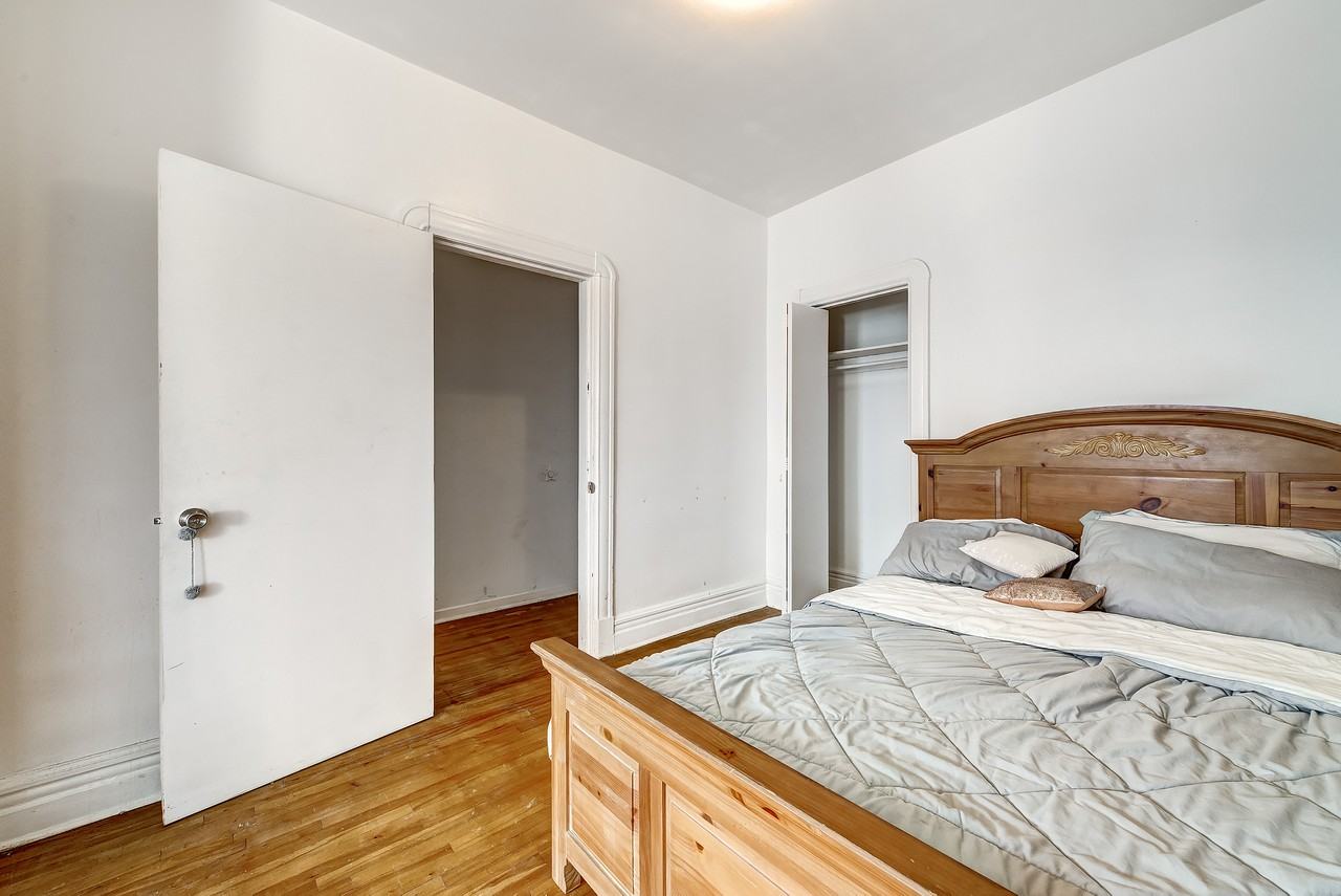 203 2e Avenue - Photo 3 of 32