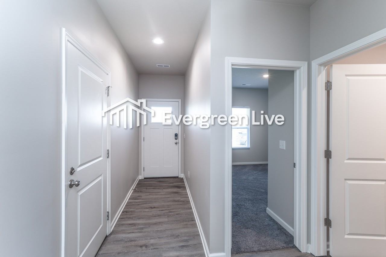 109 E Burlington Dr - Photo 2 of 27