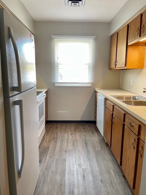 807 Greenfield Drive - Photo 3 of 7