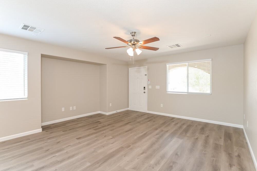 6083 W Dewey Dr - Photo 5 of 17