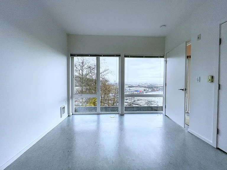 2303 W Newton St - Photo 3 of 9