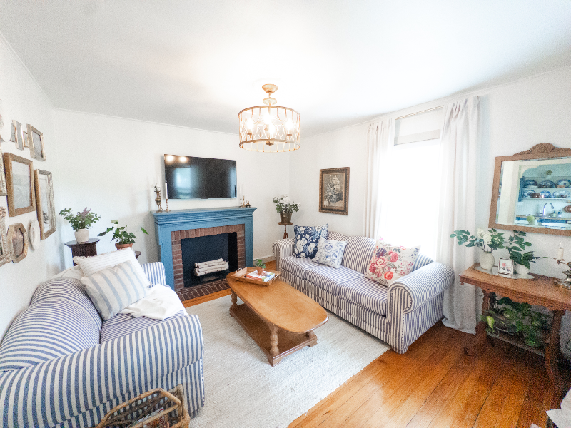 215 East St - Photo 2 of 10