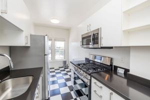 featured image of 421 Van Dyke Ave