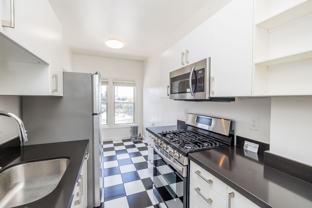 421 Van Dyke - Photo 1 of 1