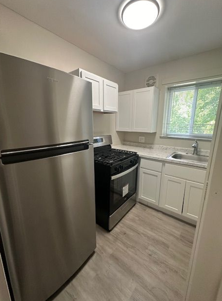 2304 Riverside Dr #4 - Photo 2 of 18