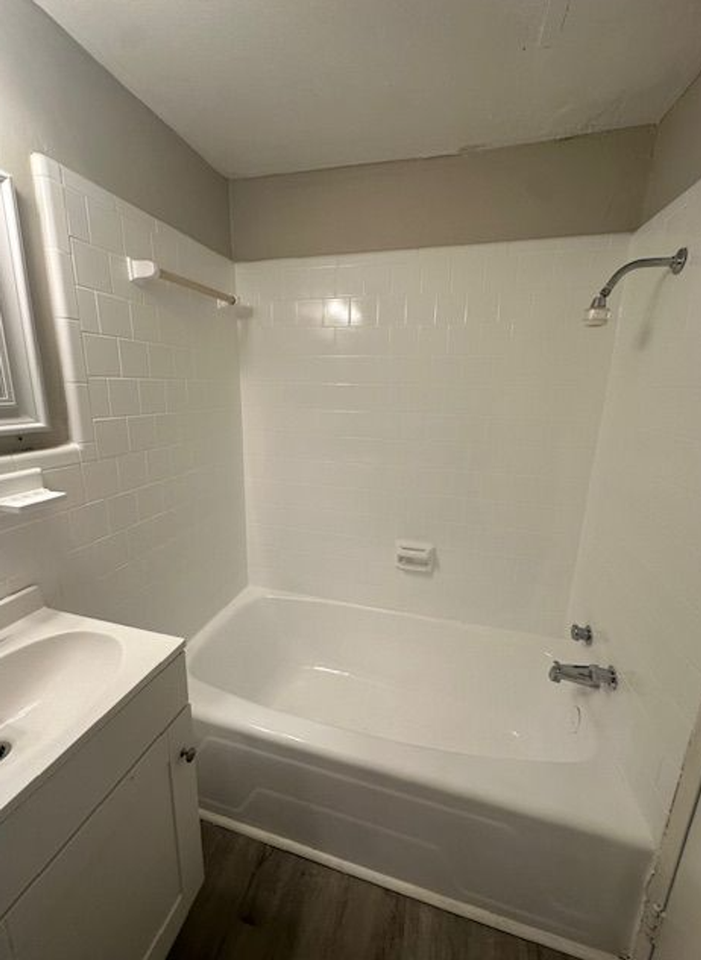 2304 Riverside Dr #4 - Photo 3 of 18