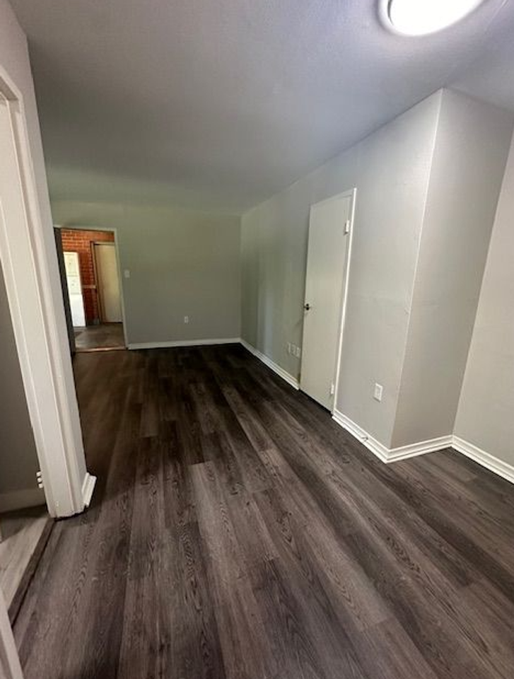 2304 Riverside Dr #4 - Photo 5 of 18