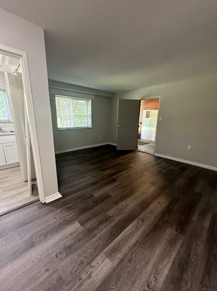 2304 Riverside Dr #4 - Photo 7 of 18