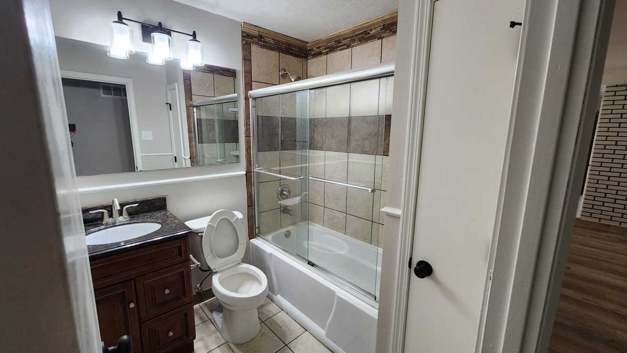 2140 Teakwood Manor Dr #NA - Photo 4 of 8