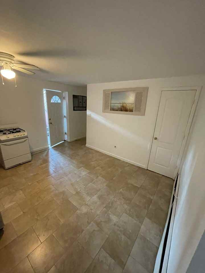 14600 Springfield Blvd - Photo 3 of 8