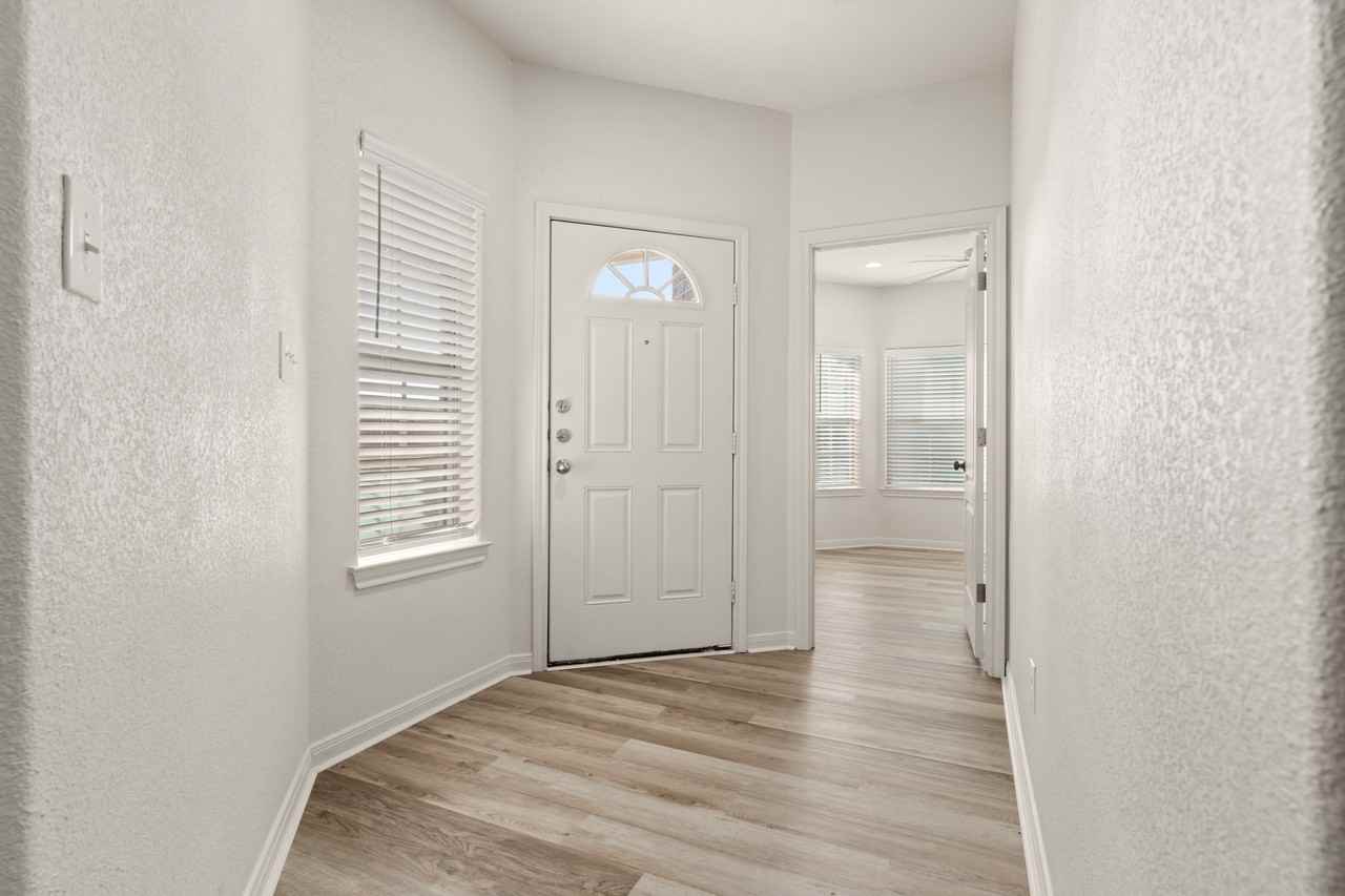 301 W Panther Way Apt 1302 #NA - Photo 5 of 30