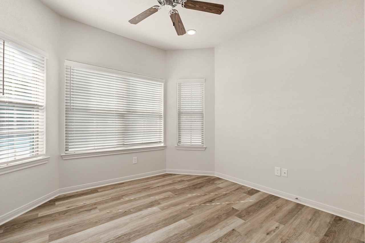 301 W Panther Way Apt 1302 #NA - Photo 6 of 30